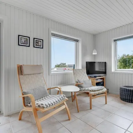 Σπίτι διακοπών In With 2 Bedrooms And Wifi