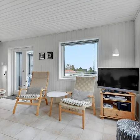 Σπίτι διακοπών In With 2 Bedrooms And Wifi